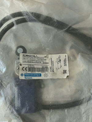 原装施耐德限位开关XCMN2115L1 3个议价