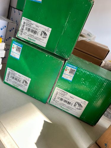 施耐德交流接触器LC1D95Q7C 数量2个LC1D80Q7