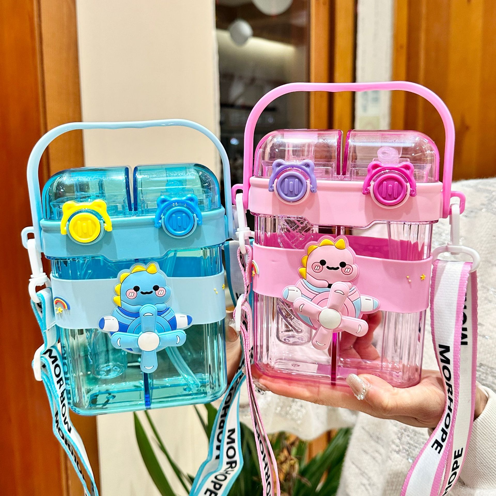 吸管杯大容量分格双饮杯带提手旋转风扇水壶高颜值卡通饮水杯