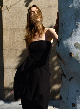 OVVOutlet【邱昊联名系列】春夏OVV×QIUHAO黑色抹胸露肩连体裤