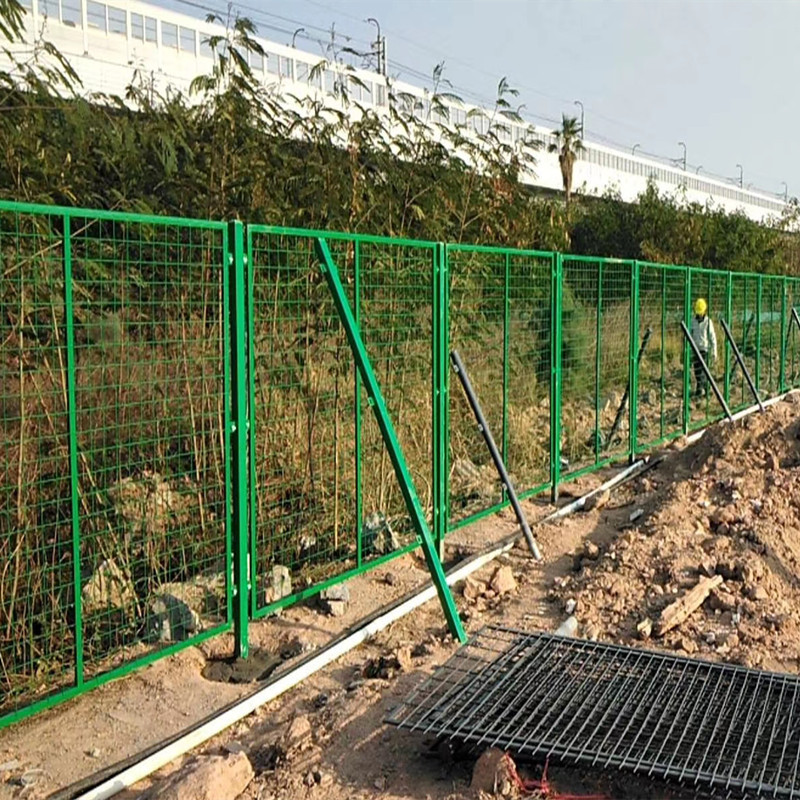 框架护栏网批发公路防护隔离框架网圈地隔离网广东厂家现货