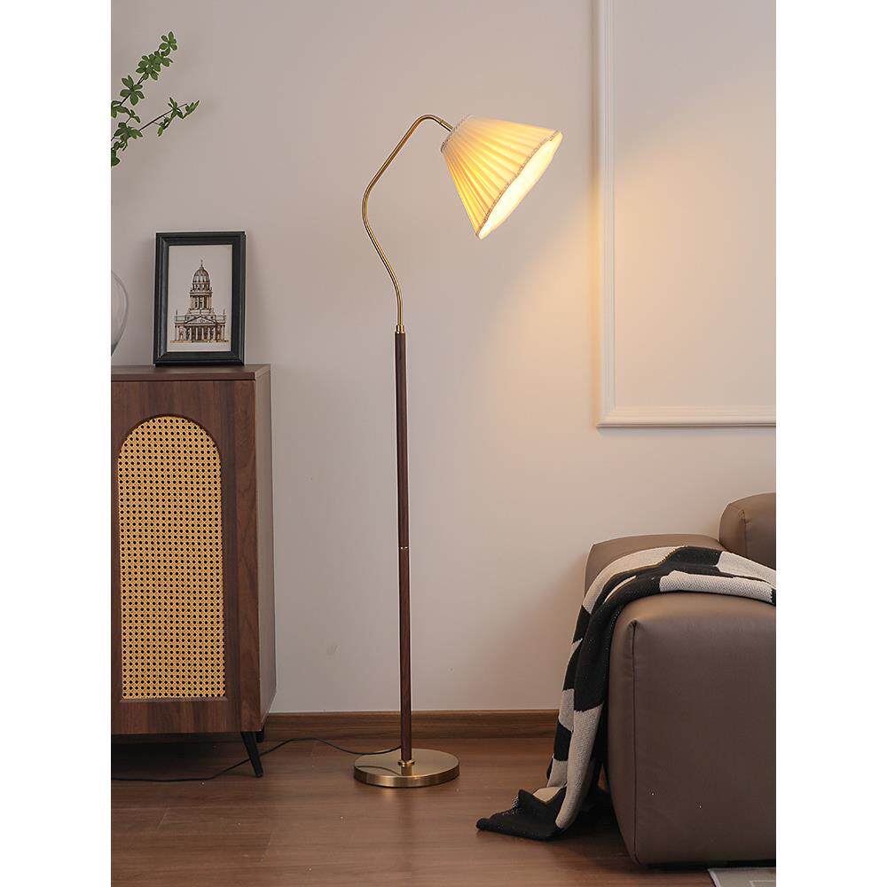 法式中古落地灯复古奶油风客厅沙发旁卧室床头灯轻奢高级感氛围灯