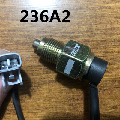 适用解放虎vh货车倒车灯开关j6f轻卡倒档开关JK236A2万里扬236A1