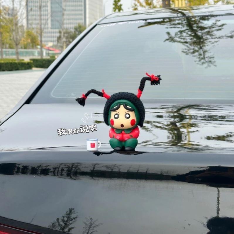 车汽车花摆饰件翠花村蜡笔小新创意载网红装车顶车尾搞怪公仔挂件