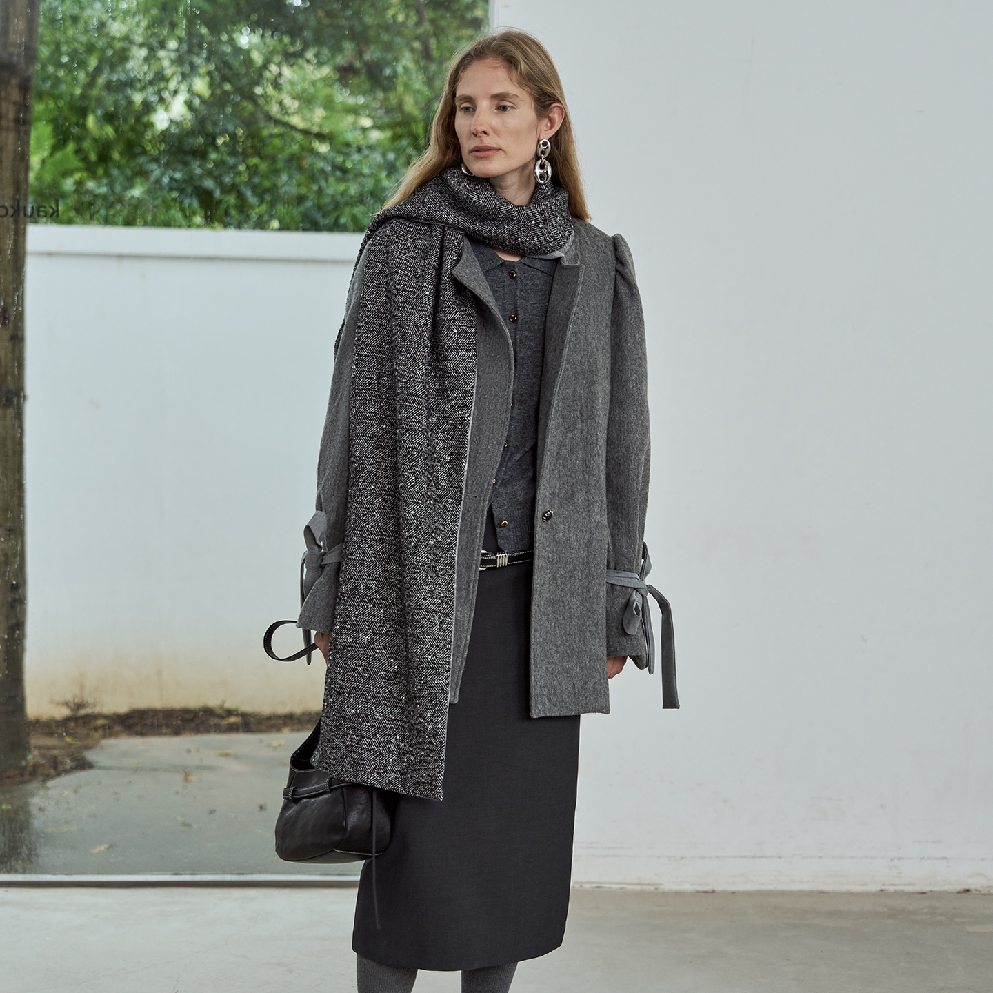 SELAH雾灰束袖织纹大衣