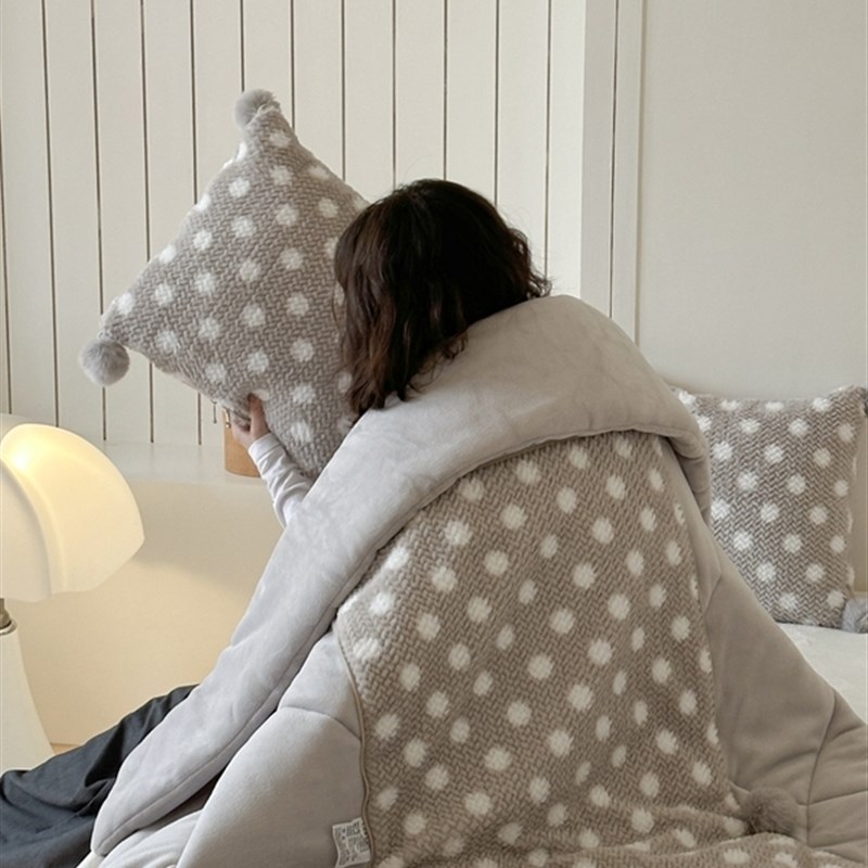 加绒加厚多功能抱枕被子两u用办公室午睡空调毯子午睡二合一枕头