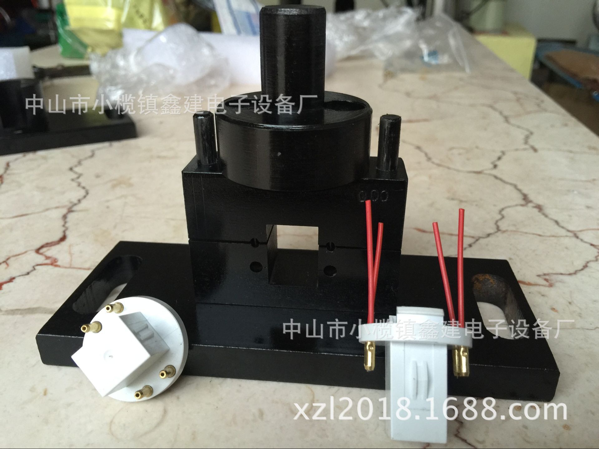 LED灯头电源线压线机治具模具