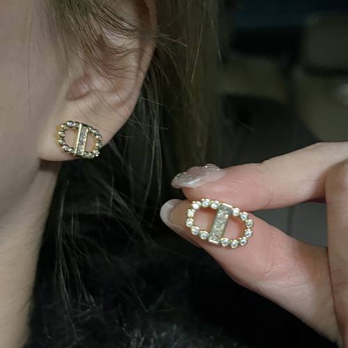 日韩气质小巧镶钻字母耳钉2024新款小众设计满钻几何双半椭圆耳夹