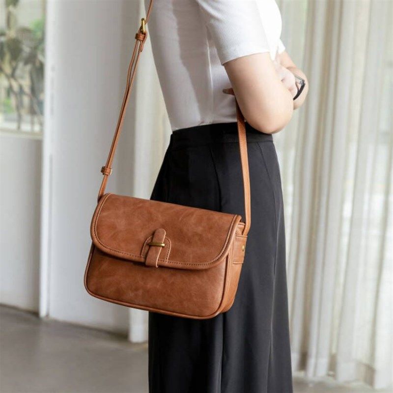 2024新款质感通勤小方包真皮复古斜挎包女 牛皮单肩日系邮差女包
