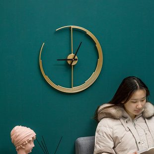 创意艺术金色月弦静音时钟家用客厅卧室电视墙壁挂钟表装 新中式 饰