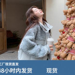 浅蓝色软糯羊羔毛拼接羽绒服冬季2025日系设计感白鸭绒加厚面包服