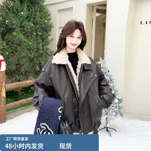 咖色羊羔毛皮衣羽绒服外套2025新款女冬短款机车风皮毛一体派克服