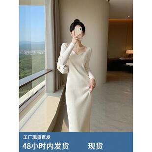 秋冬季设计感针织连衣裙修身显瘦纯色内搭配大衣的毛衣包臀打底裙
