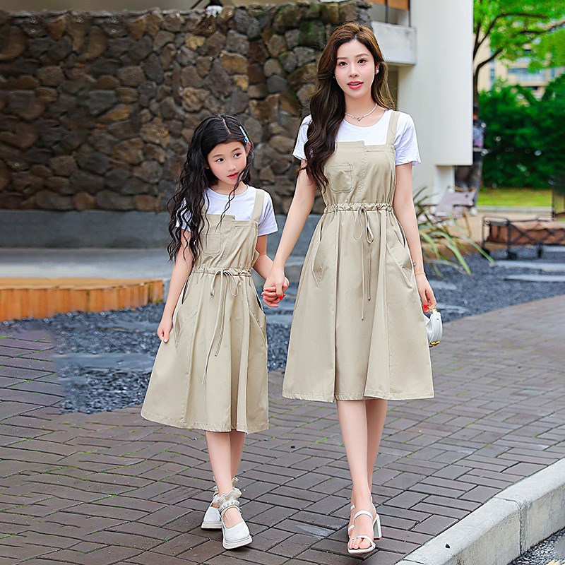 不一样的亲子装2024夏季母女装套装高端炸街洋气宽松两件套连衣裙