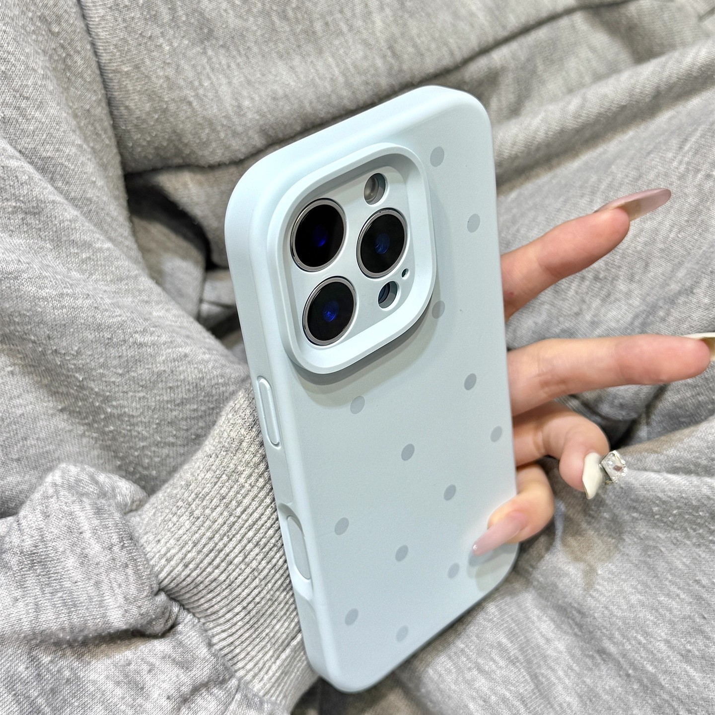 新天蓝色满屏波点磨砂液态硅胶适用于iphone17promax苹果16手机壳15新款14pro女13少女心17Air全包创意防摔套