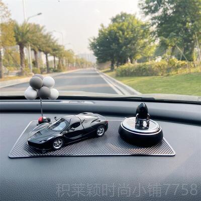 正品203新款网红太阳能汽车模型摆件高档中2台摩托车载香车控内饰