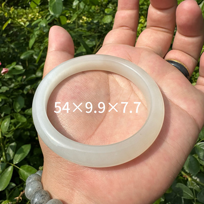 天然和田玉白玉藕粉小圈口有包容小棉点水线小矿点正圈贵妃手镯
