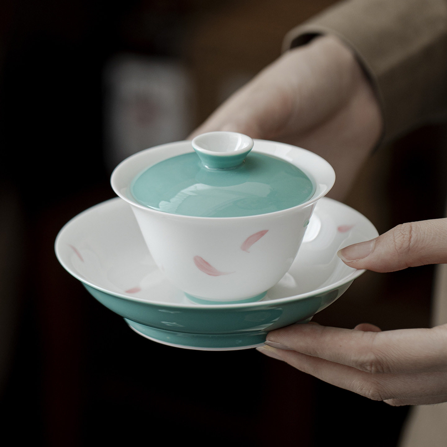 手绘浮雕蝴蝶恋花茶托盘
