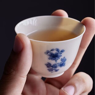 新品学古茶杯客杯单杯小茶杯青花手绘瓷盈握春在手茗香杯6只