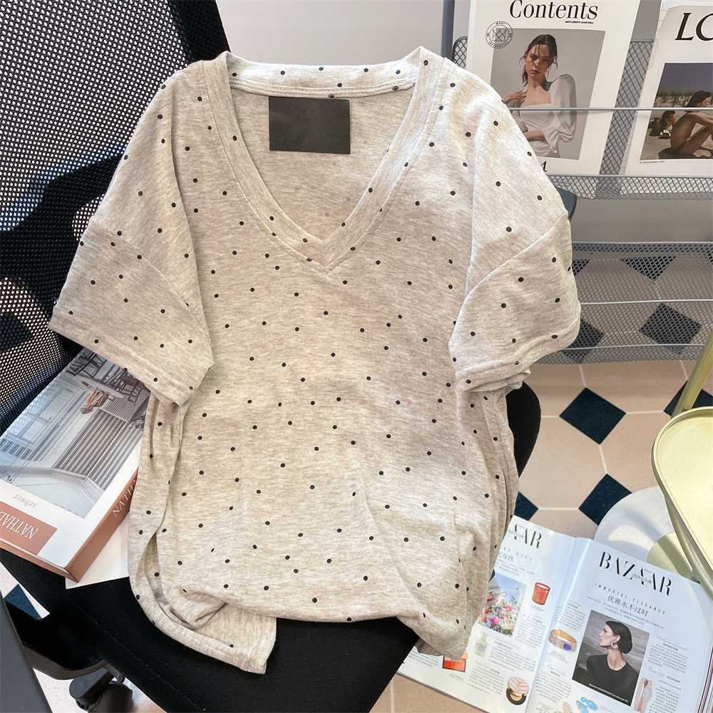 胖mm纯欲风辣妹美式v领波点短袖t恤女百搭休闲显瘦正肩上衣2025