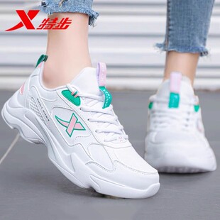 特步跑步鞋女款冬季初中生皮面厚底复古老爹鞋女士轻便休闲运动鞋