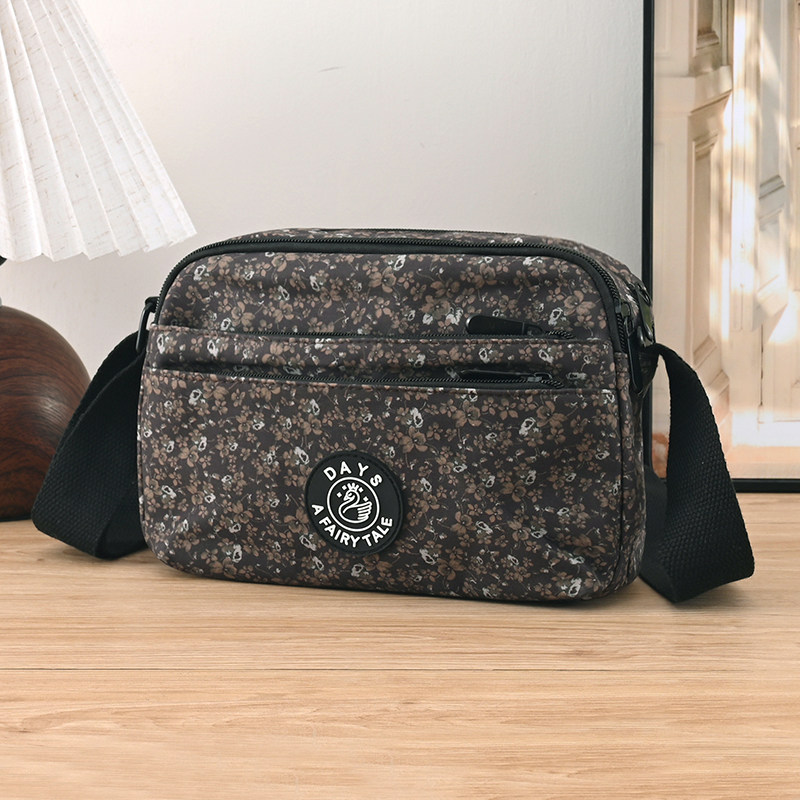 时尚女包休闲妈妈包多隔层斜挎包百搭单肩防水布包外出上班小挎包,箱包皮具/热销女包/男包,通用款女包,淘宝优惠券,粉丝福利购,淘宝优惠卷