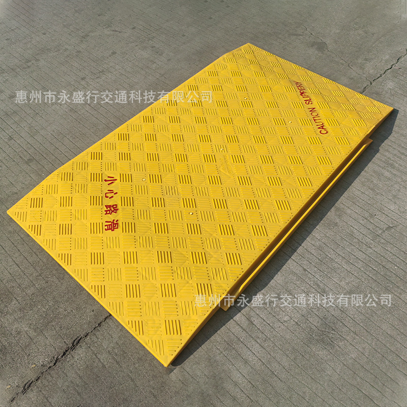 港澳人行道盖坑板警示地胶板沙井防滑盖行人踏板