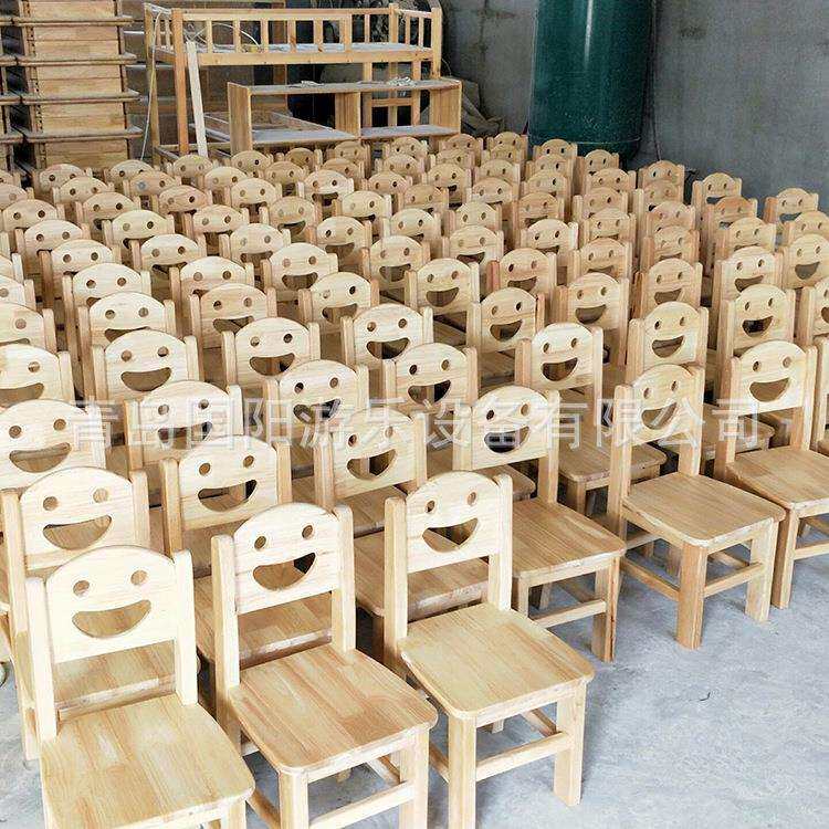 青岛幼儿园大中小班实木桌椅儿童橡木小椅子笑脸宝宝卡通凳子