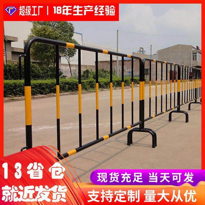 道路安全防护栏工地施工临时警示围栏可移动隔离围栏黑黄铁马护栏