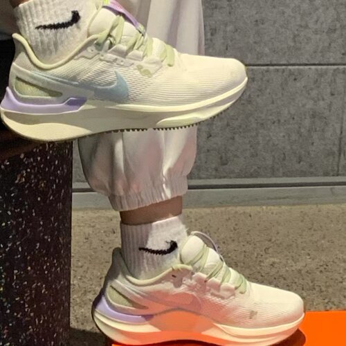 Nike Zoom Structure 25 米色防滑支撑回弹舒适跑步鞋 HQ3466-141