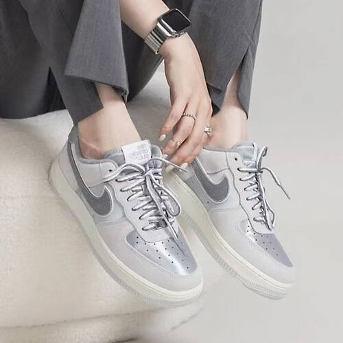 NIKE/耐克 AIR FORCE 1空军一号耐磨防滑运动休闲板鞋 DQ5079-001