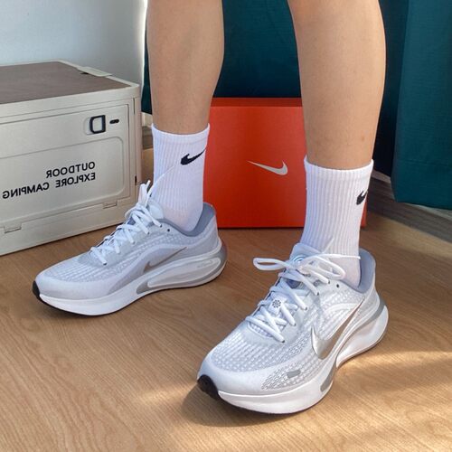 耐克/Nike Journey Run 防滑缓震轻便透气运动跑步鞋 FN0228-104
