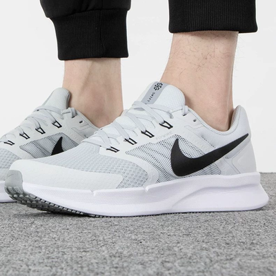 耐克缓震防滑耐磨透气跑步鞋
