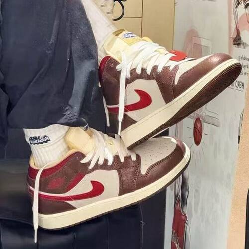 耐克NIKE篮球鞋AJ1女鞋大童鞋Air Jordan休闲高帮板鞋HF3196-100