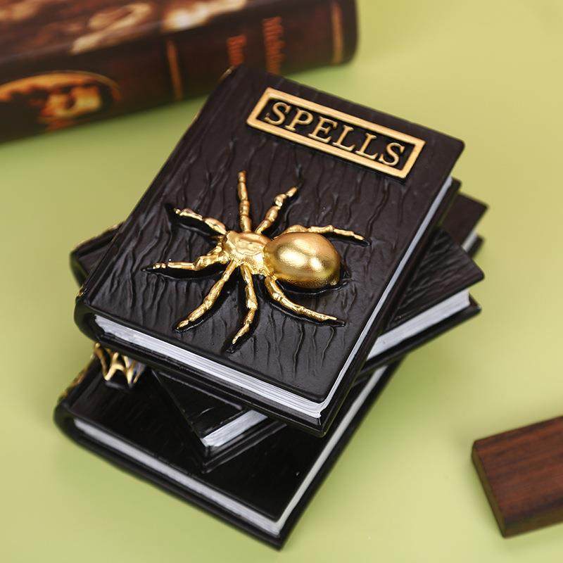 跨境新品万圣节蜘蛛书本立体魔法书装饰品桌面树脂摆件厂家