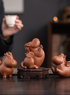 陶瓷红色马摆件招财客厅玄关办公室桌面装饰可爱飞天生肖马吉祥物