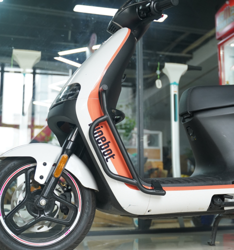 适用电动车E100/E125/E200/E80C前护杠前保险杠改装支架配件