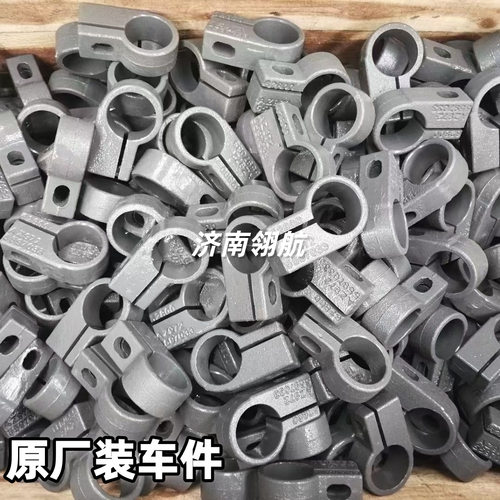 重汽HOWO变速箱吊梁管夹50