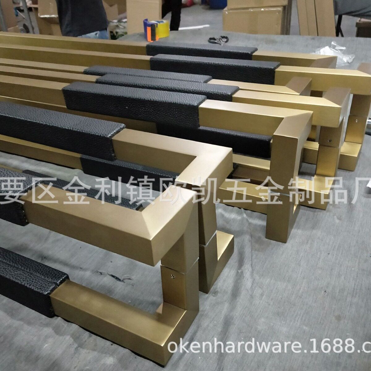 供应工程304#不锈钢做旧老古铜拼接PU皮革豪华大门拉手把手