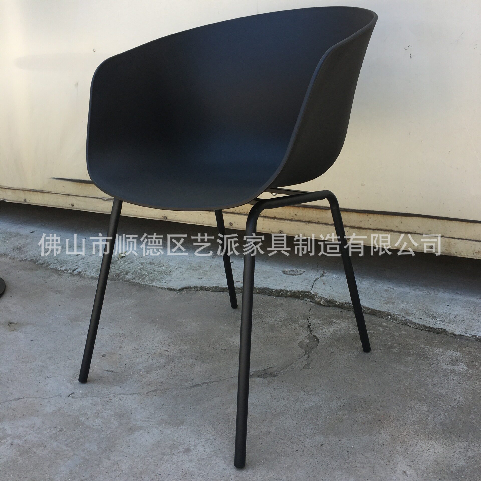 现代简约PP塑料餐椅铁脚咖啡椅