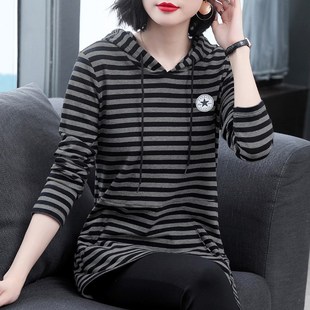 连帽条纹卫衣女装2024春秋新款妈妈长袖tN恤上衣大码中长款打底衫