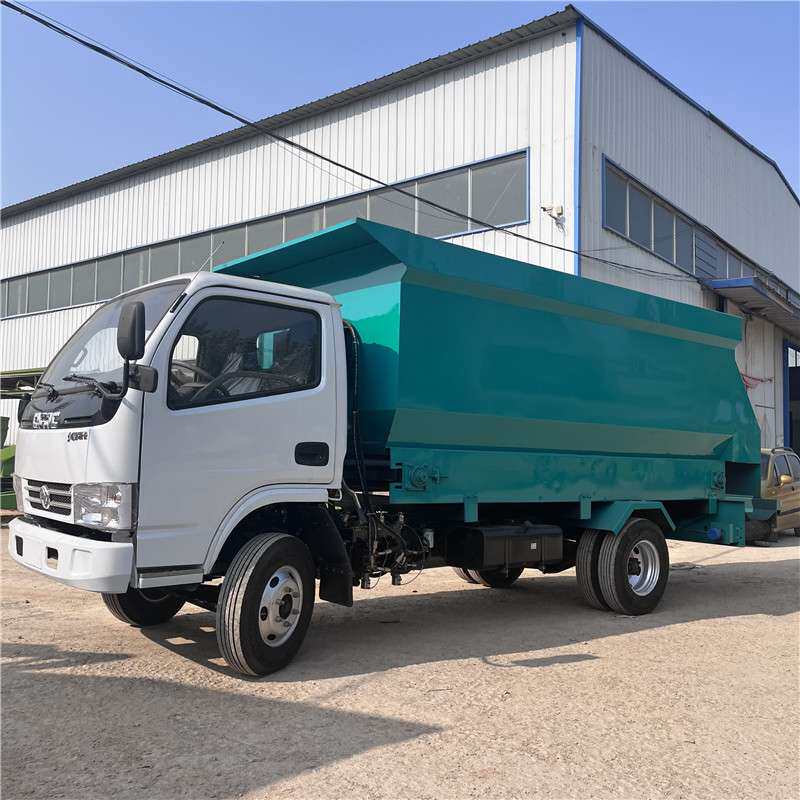 10立方牛羊喂料车 养殖场大型柴油撒草车 汽车底盘四轮撒料机