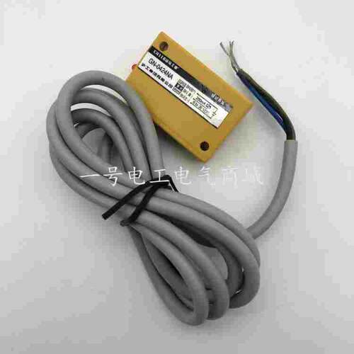 沪工GN-0424PA 方形接近感应开关 PNP直流三线常开 24V 12V