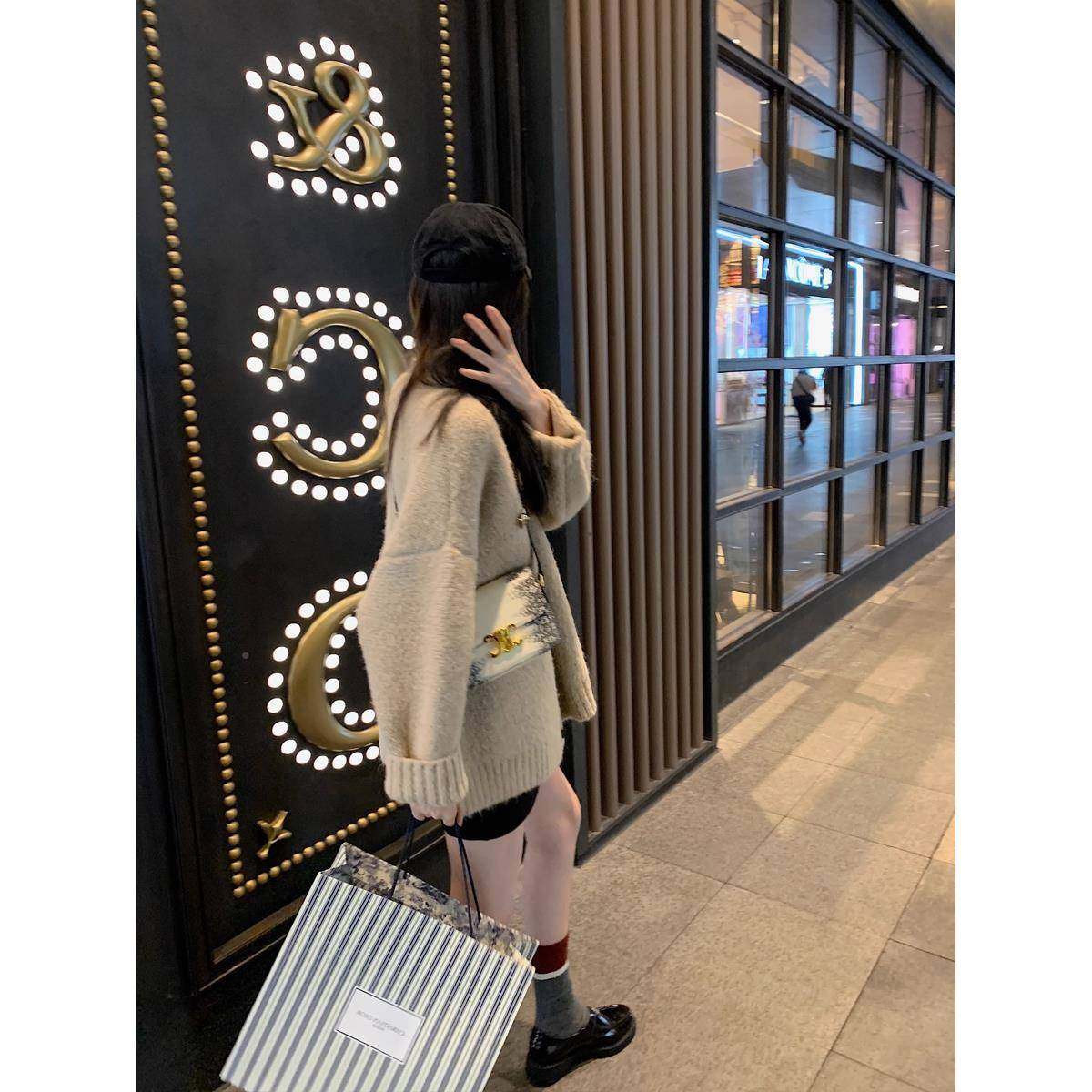 女很的粉色仙V领软糯毛衣外长套秋冬C0036加厚宽松慵懒风中款针织