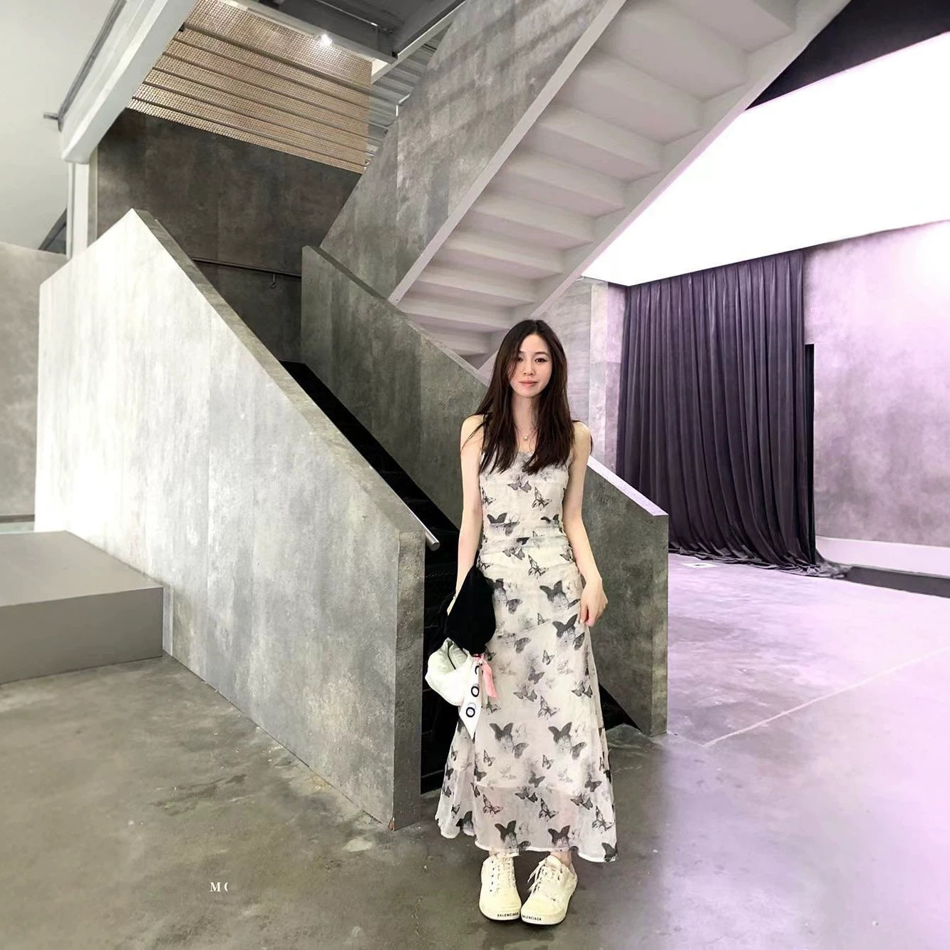 碎花吊带连衣裙女新款夏季穿搭蝴蝶印花法式别致绝美气质长裙