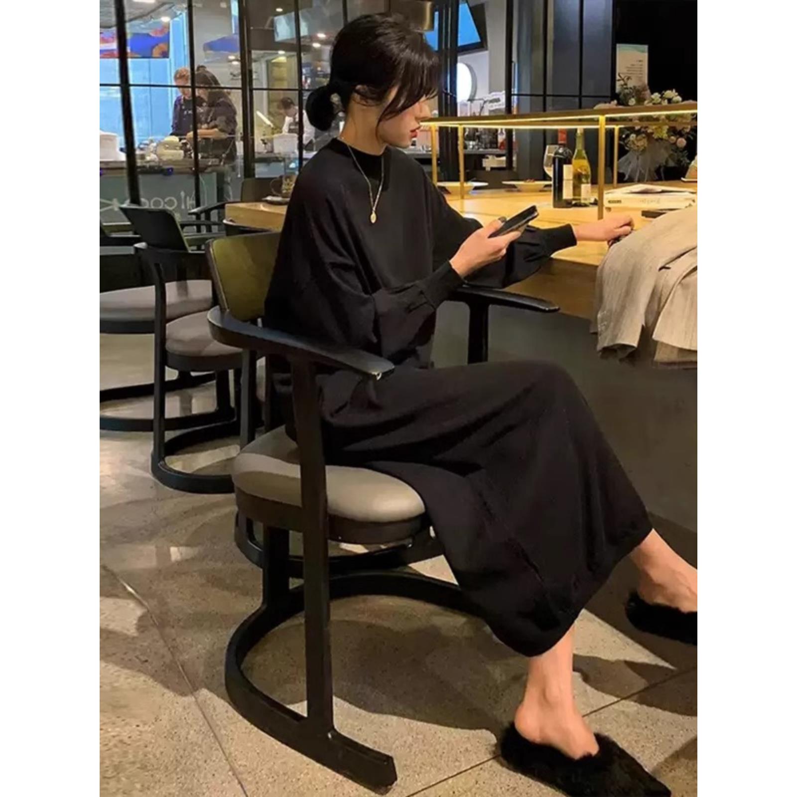 欧洲站秋季2025新款女士中长过膝针织连衣裙黑色底裤针织连衣裙