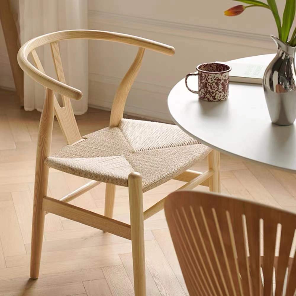 北欧简约实木藤编扶手餐椅