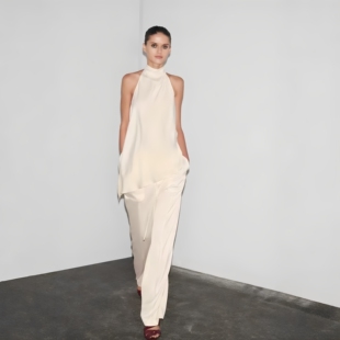 2025女装夏款温柔性感慵懒大露背丝缎高级感挂脖上衣 2754253