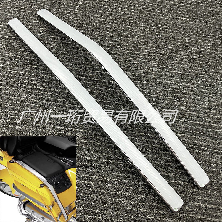 适用本田金翼GL1800配件边箱电镀条装饰条尾后箱电镀装饰01-11年