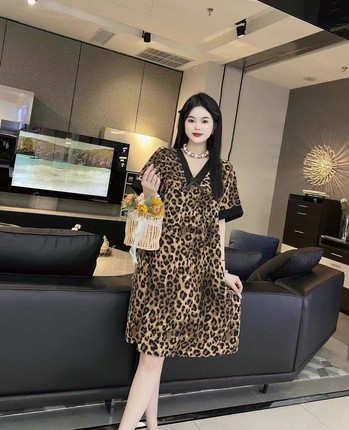 豹纹洋气2024夏季新款蝴蝶结宽松设计感网红同款睡裙可外穿